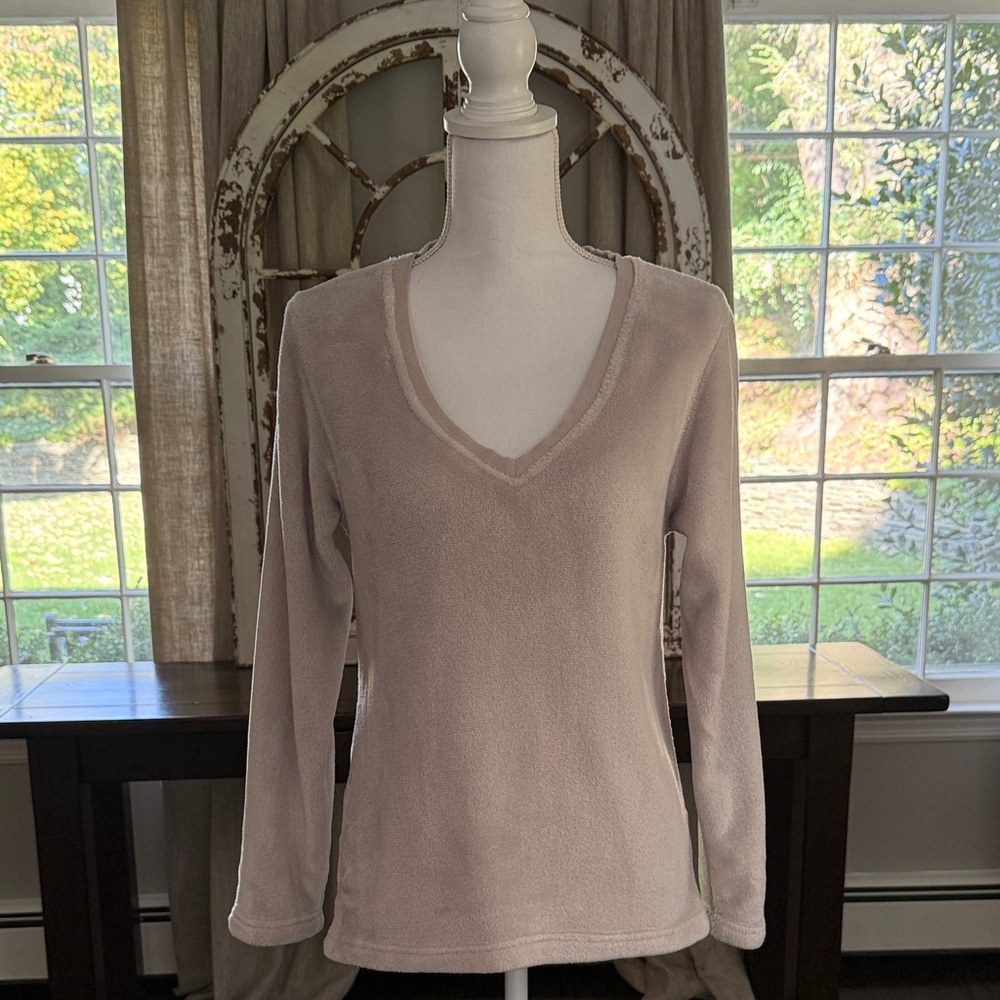 Ugg V-Neck Plush Long Sleeve Top in Bone size Medium